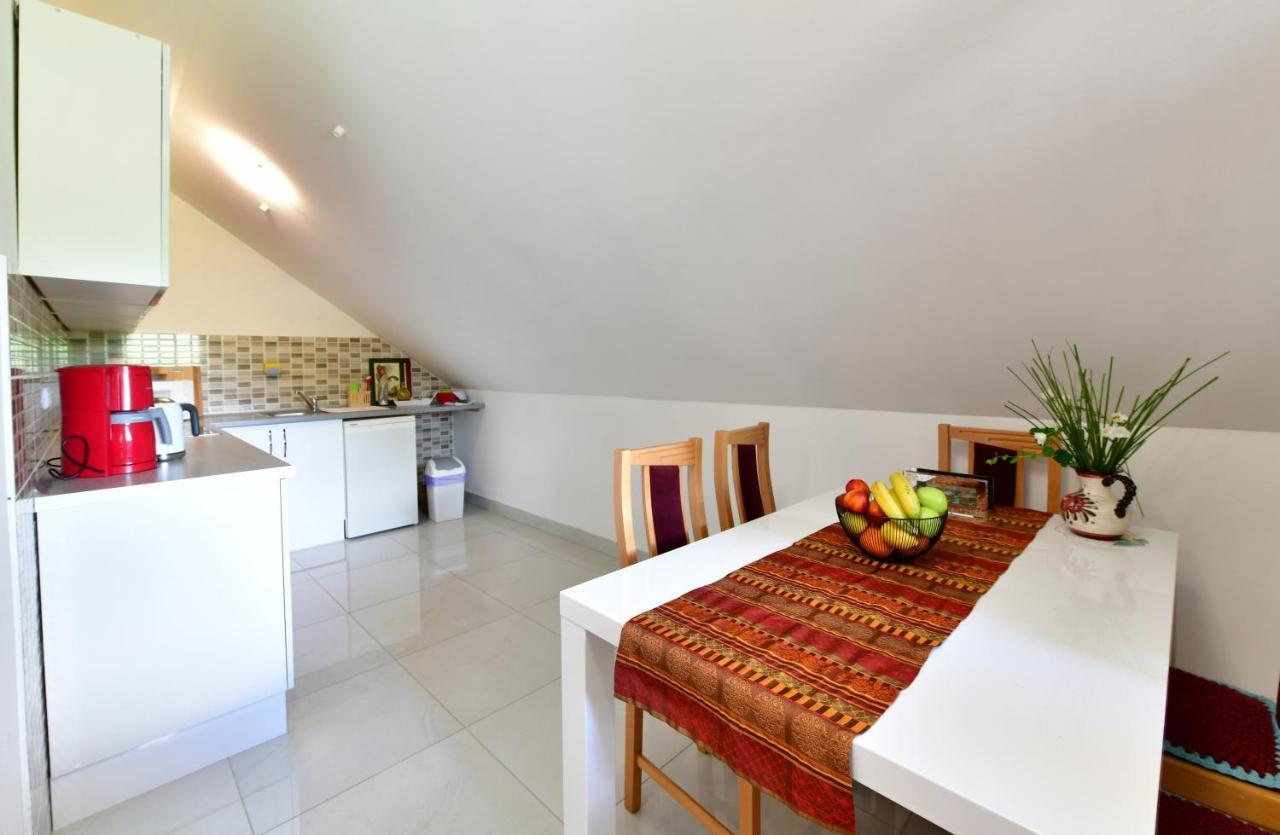 Apartman Jelena Rakovica Exterior photo