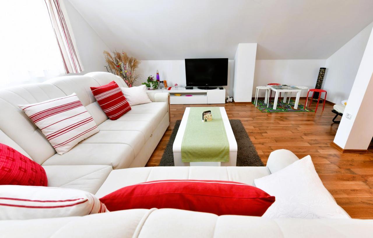Apartman Jelena Rakovica Exterior photo